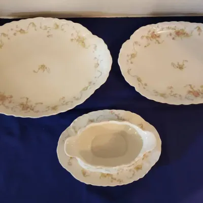 3 Pieces Vintage Hutschenreuther Selb Bavaria - HUT23 Design, 2 Platters, Gravy Boat W/ Underplate