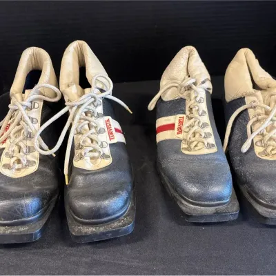 VTG Turvista Cross-Country Ski Boots - 2 Pairs - XC, White & Red Stripe