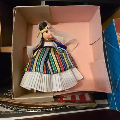 Sale Photo Thumbnail #24: Dolls by Country