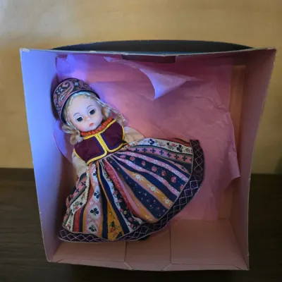 Sale Photo Thumbnail #15: Many Doll Types