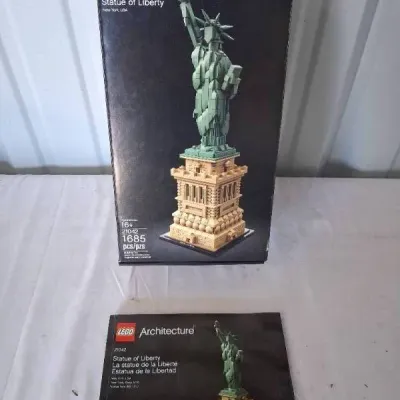 LEGO Architecture Statue of Liberty set 21042 in original box with instruction manual included.