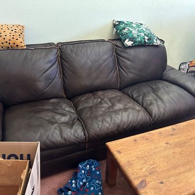 Sale Photo Thumbnail #30: Leather full size couch 