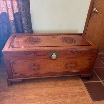 Sale Photo Thumbnail #4: Large antique Chinese trunk 