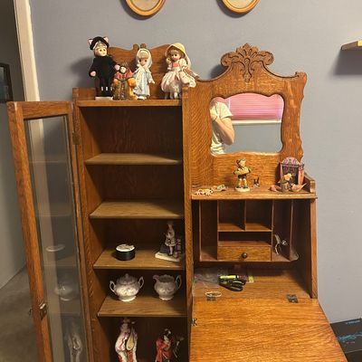 Sale Photo Thumbnail #27: Antique hutch with original keys and perfect condition 
