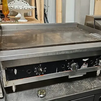 Griddle and bottom stand