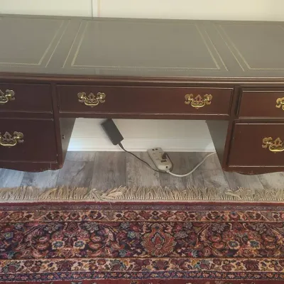Vintage Hekman Chippendale Style Mahogany 4-Drawer Writing Desk 