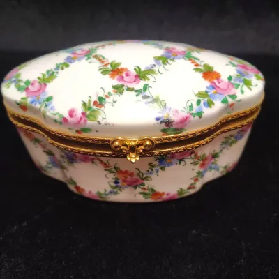 Vintage Limoges France Hand-Painted Porcelain Oval Trinket Box – Elegant Floral Garland Design