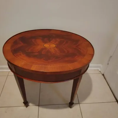 Stunning Vtg Hekman "Copley Place" Flame Mahogany & Yew Wood Inlay Accent Table