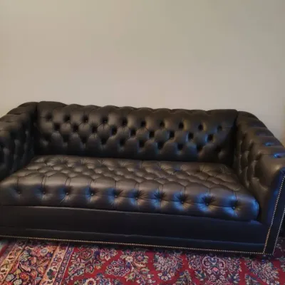 Vintage Classic Tuxedo-Style Leather Sofa– Tufted Luxury