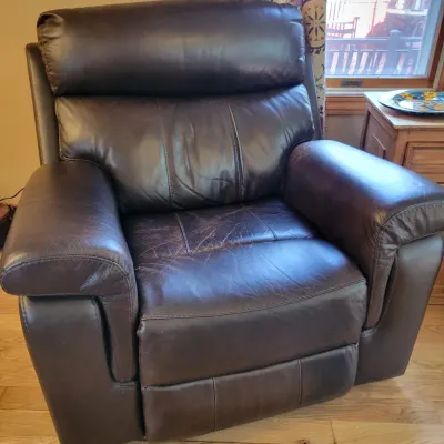 Sale Photo Thumbnail #33: Leather Electric Recliner 