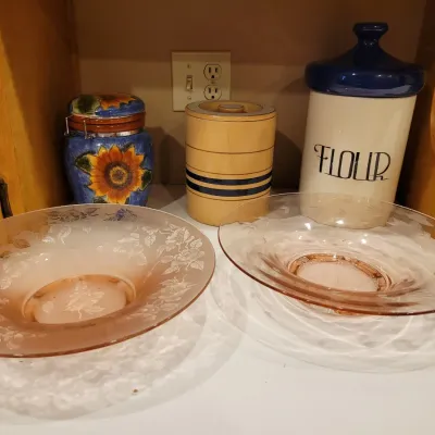 Sale Photo Thumbnail #28: Glass and mismatched canisters 