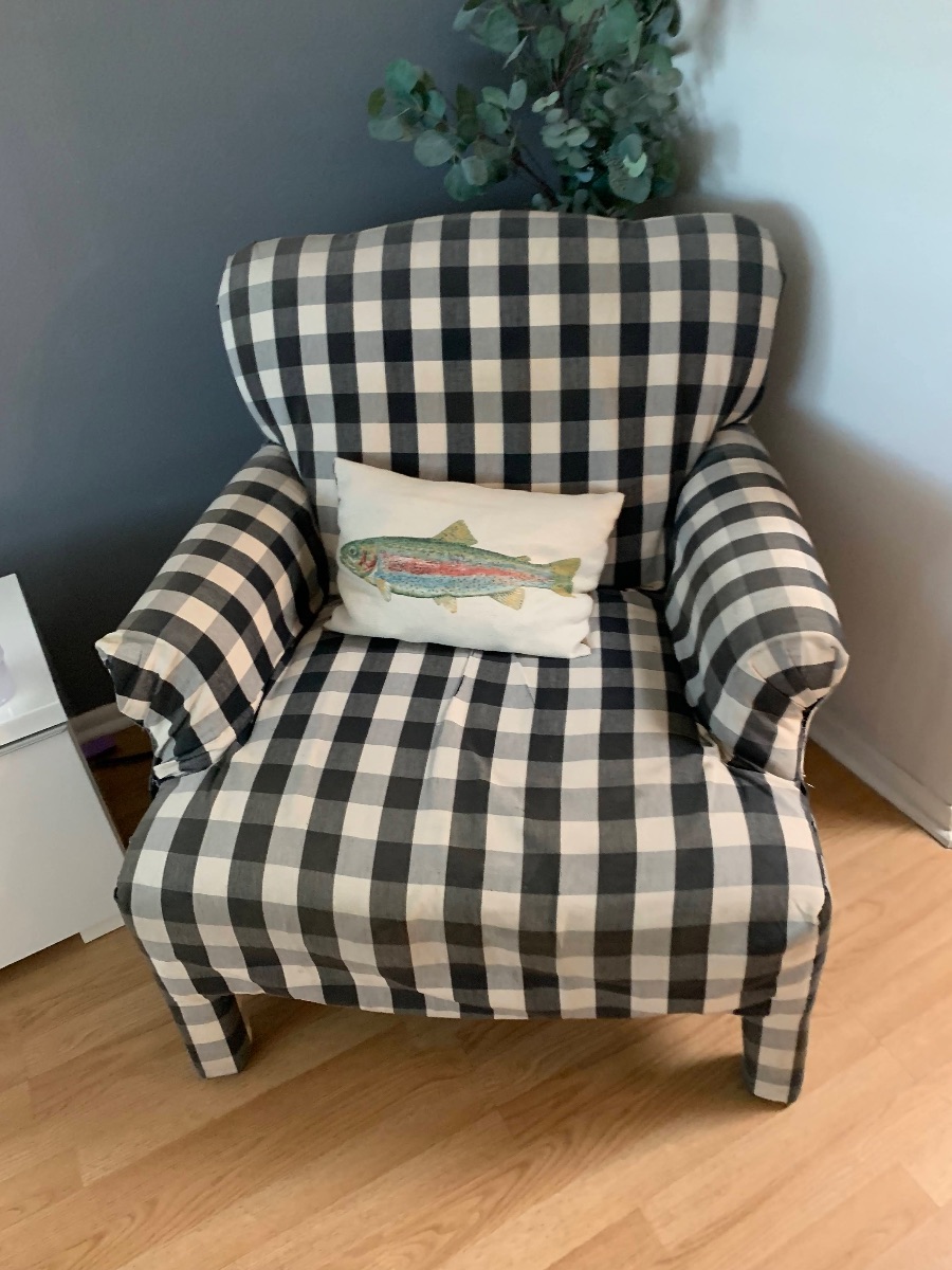 Native Pattern Pillows EZGo 4-Person Golf Cart, Patio, Yard Art, Newer Furniture | EstateSales.org
