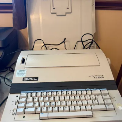 Smith Corona XE 5200 electronic portable typewriter with built-in Spell-Right II dictionary and attached hard plastic carrying case lid,...