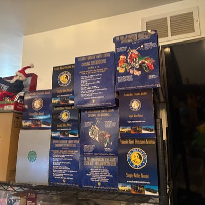 Sale Photo Thumbnail #68: Collection of boxed Franklin Mint 1:10 scale Harley-Davidson die-cast motorcycles, including Christmas limited edition models, along with a boxed Keurig K-Elite coffee maker.