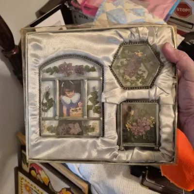 Sale Photo Thumbnail #50: Vintage boxed set of leaded glass and pressed flower home accents, including a picture frame and two decorative trinket boxes.