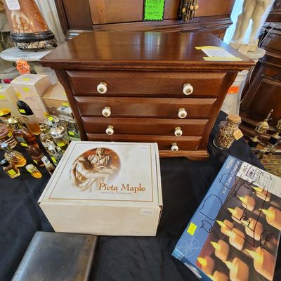 Sale Photo Thumbnail #684