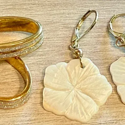 
(2) Pairs Of Gold Wash 925 Earrings - Hoop And Flower Mother Of Pearl - Weight 10.73 Grams