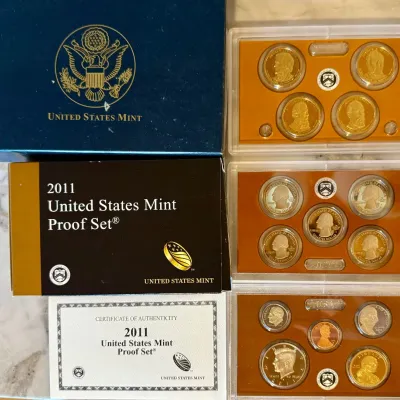 
2011 United States Mint Coin Set With Paperwork & Original Box