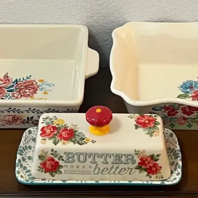 
The Pioneer Woman Floral Pieces - Casserole Dishes And Butter Dish