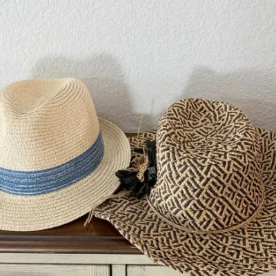 
(4) Ladies Paper And Polyester Hats - Scala Size Medium