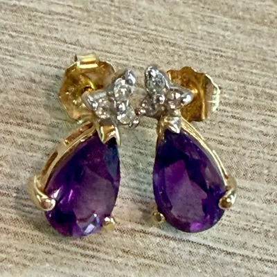 Pair Of 14K Gold Post Earrings With Small Diamonds And Amethyst Faceted Stones 1.47 Grams