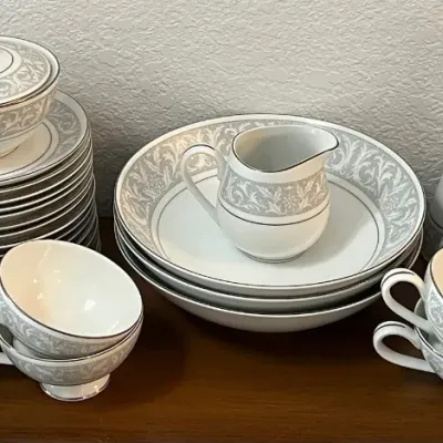 Set Of (14) Imperial China Design By W. Dalton Whitney Japan Serving Pieces