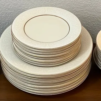 Set Of 8 Sheffield Fine China Japan Sonata Plates And Bowls
