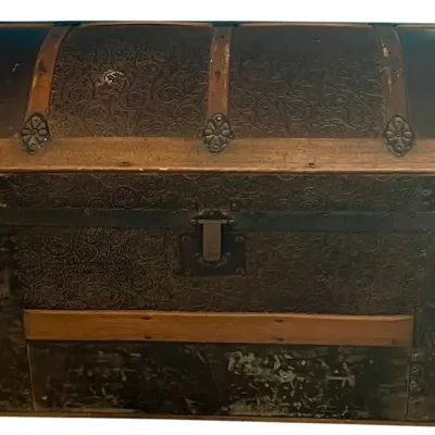 
Antique Wood And Metal Steamer Trunk With Insert