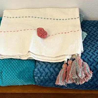 
(3) Small Throw Blankets