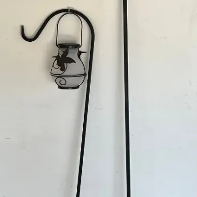 
(2) Black Metal Plant Hooks