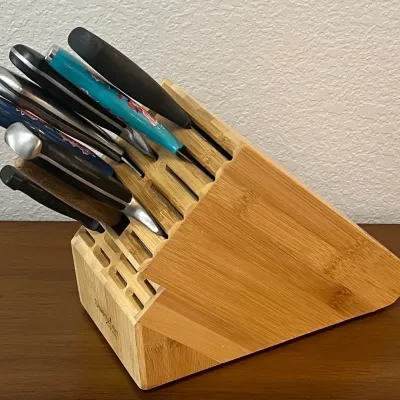 Shenzen Knife Block With Assorted Brand Knives - Pioneer Woman, Farberware, Stainless, And More