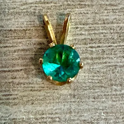 14K Yellow Gold & Emerald Small Pendant - Weight .44 Grams