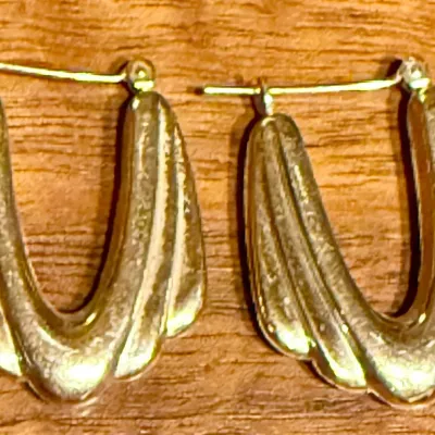 10k Gold Ribbed Earrings