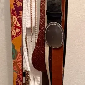 Lot Of Ladies Belts Size Small With Belt Holder - Fossil, Leather, Chicos, Tassel, Bolo Tie, Gold Tone Metal