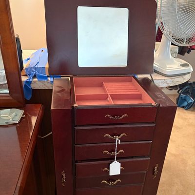Sale Photo Thumbnail #132