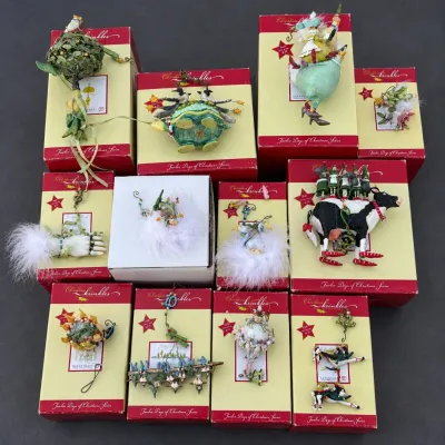 H lot of 12 ornaments