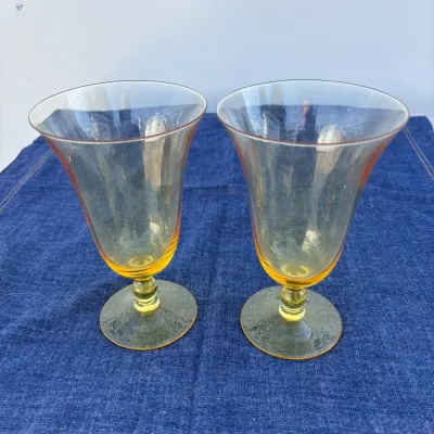 K pair of vintage yellow glasses