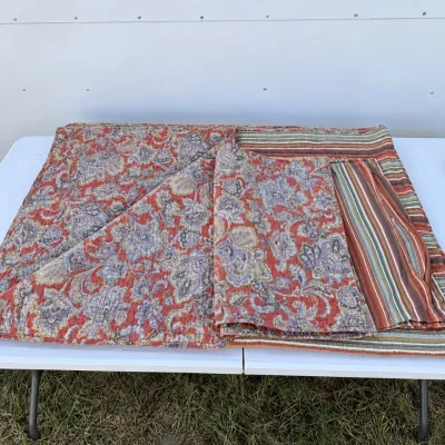 B king size bed and pillow covers set