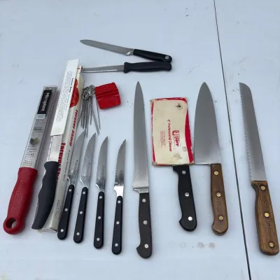 K assorted kitchen knives set