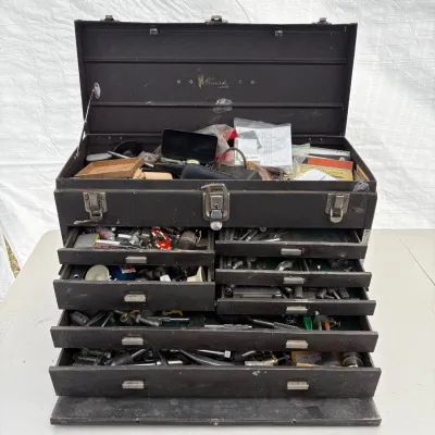 G drawer metal toolbox with assorted tools
