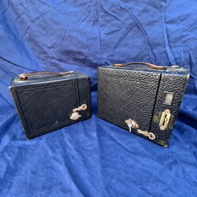 E pair of vintage kodak box cameras