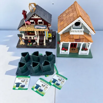 C pair of decorative new birdhouses