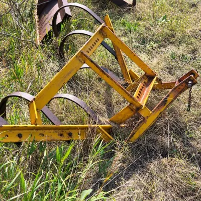 C vintage spring shank field cultivator