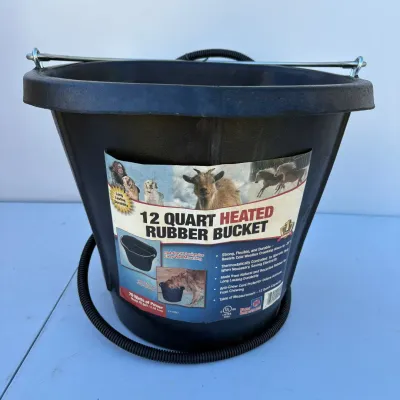 G farm innovators 12 quart heated rubber bucket