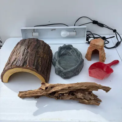G assorted reptile supply lot