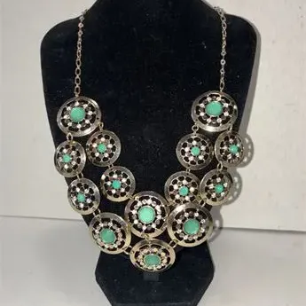 Signed WHBM Necklace w emerald green rhinestones