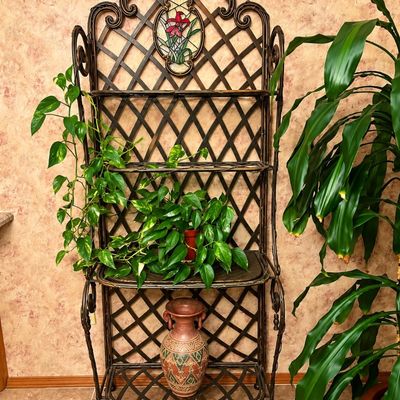 Baker Rack with stained glass decor