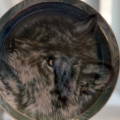 Sale Photo Thumbnail #137: Decorative collector plate featuring a portrait of a wolf.