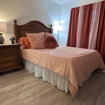 Sale Photo Thumbnail #117: Broyhill Queen Size Bed, Night Stand and Chest of Drawers
