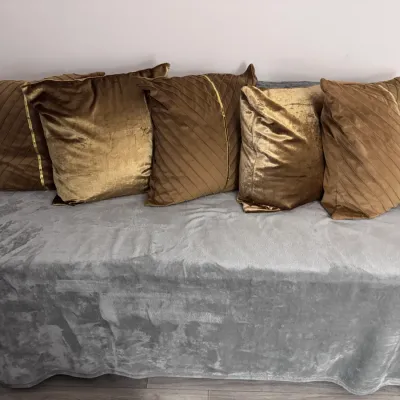 Sale Photo Thumbnail #108: Decorative Pillows